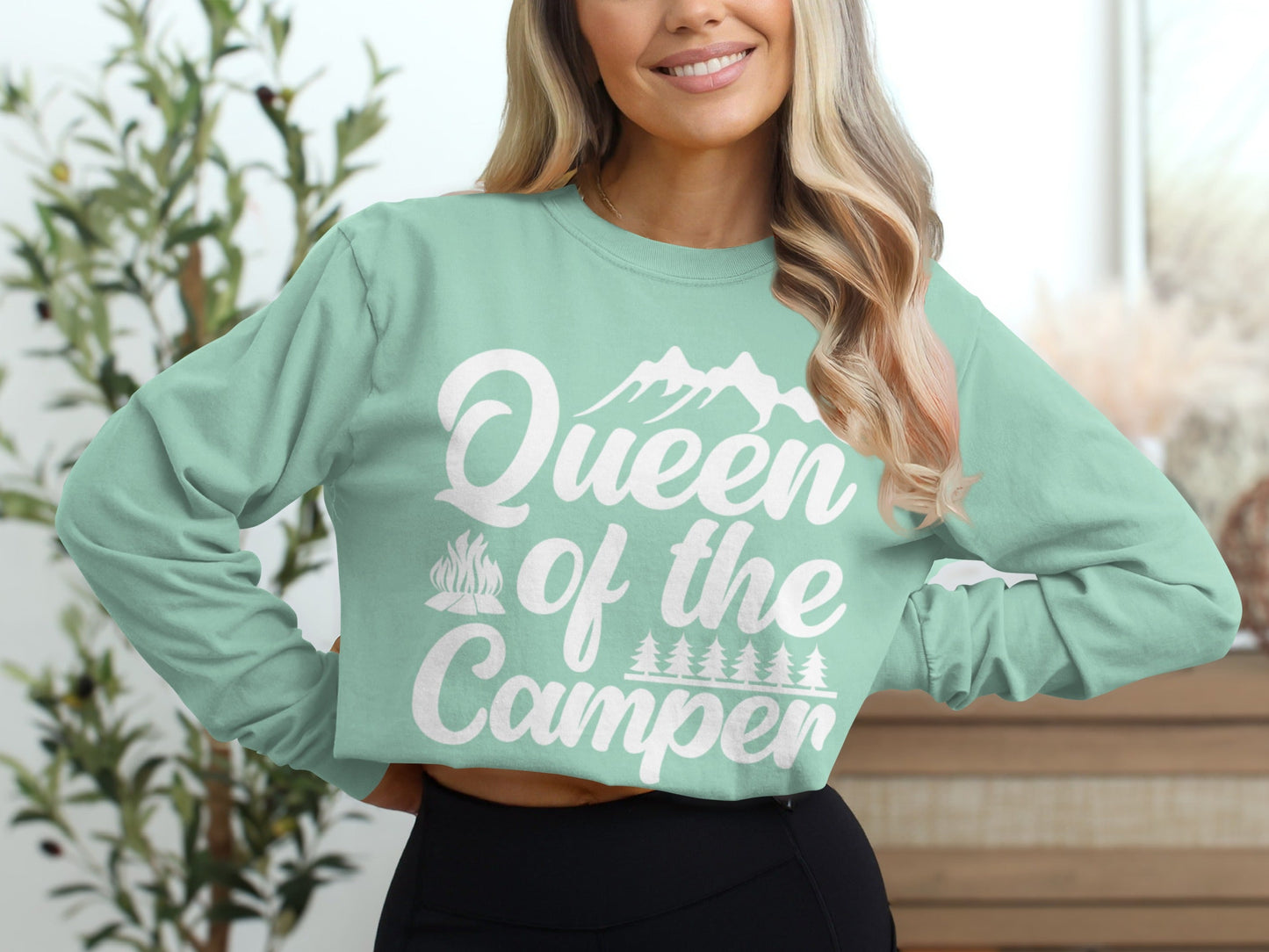 Queen of the Camper Great Outdoors Enthusiast Long Sleeve T-Shirt