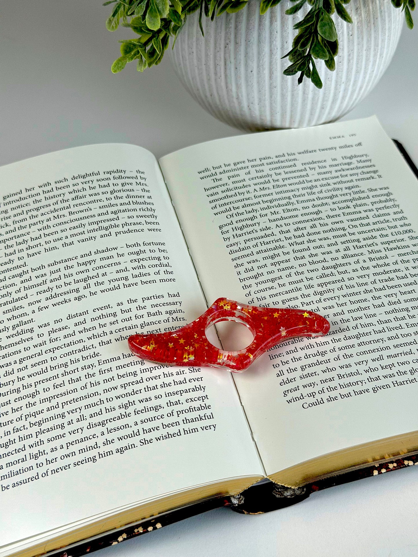 Acrylic Page Holder – Wave Shape Glitter Thumb Book Holder for Easy One-Hand Reading