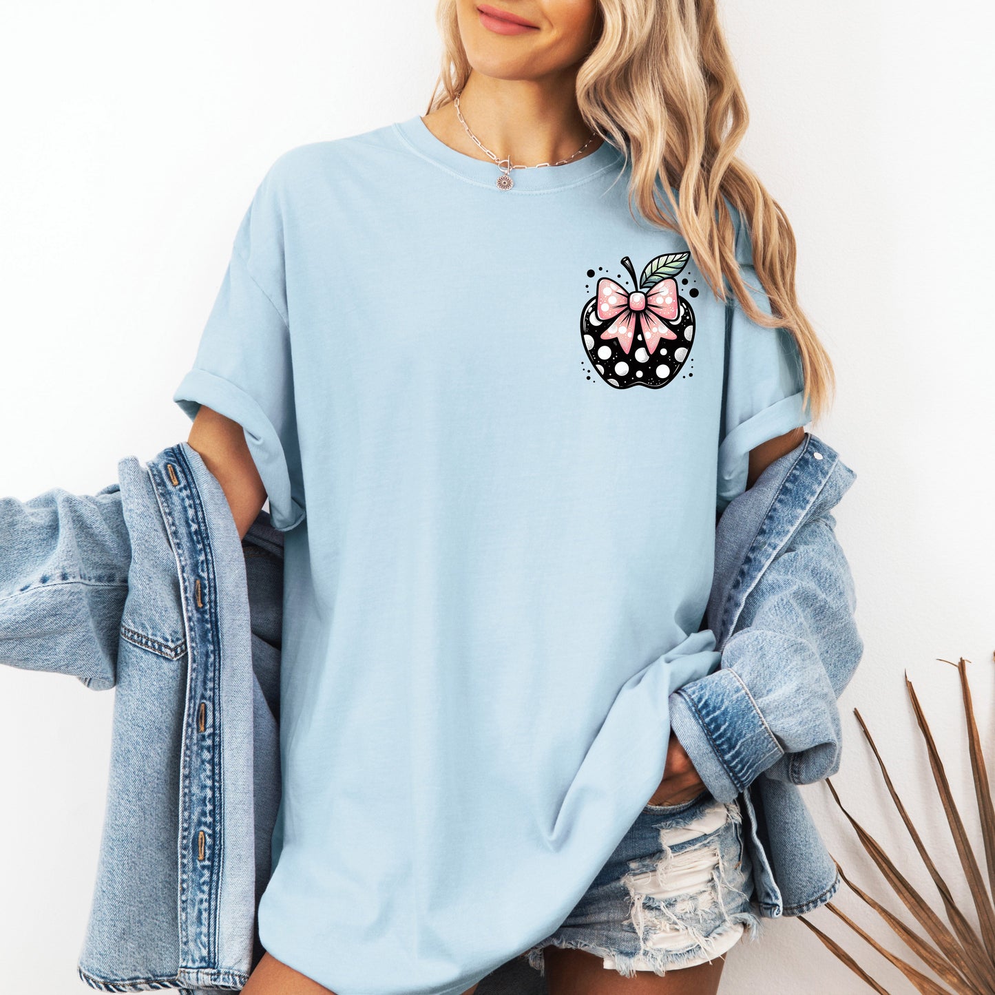 Apple, Bow, Pocket, Back to School, First Day of School, Cute, Teacher Appreciation, Coquette, Comfort Colors T-Shirt